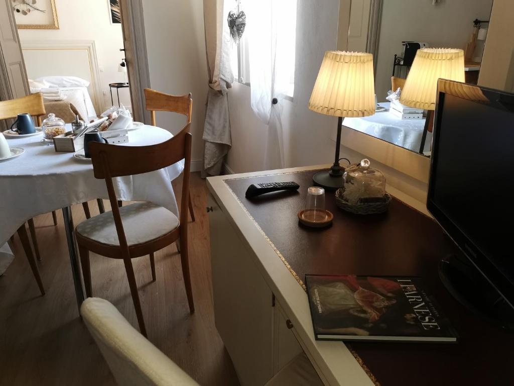 TV a/nebo společenská místnost v ubytování AriediParma - Rooms&apartments
