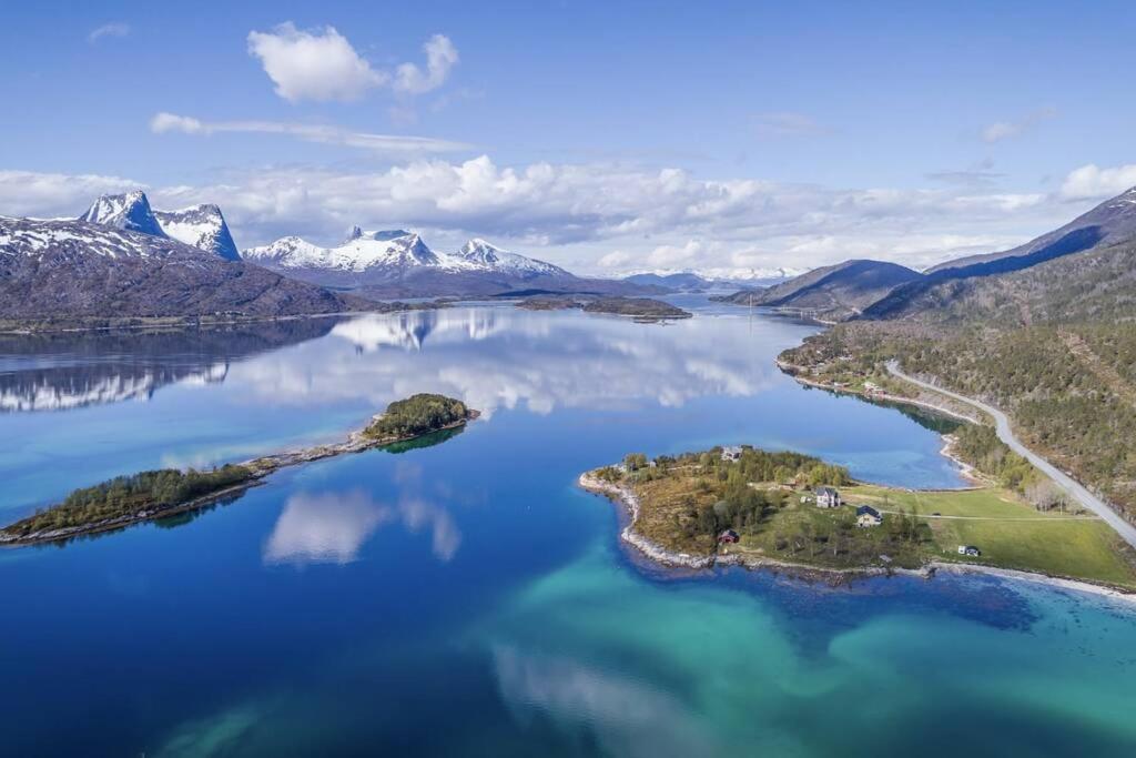 Bird's-eye view ng Unique holiday home in spectacular Efjord