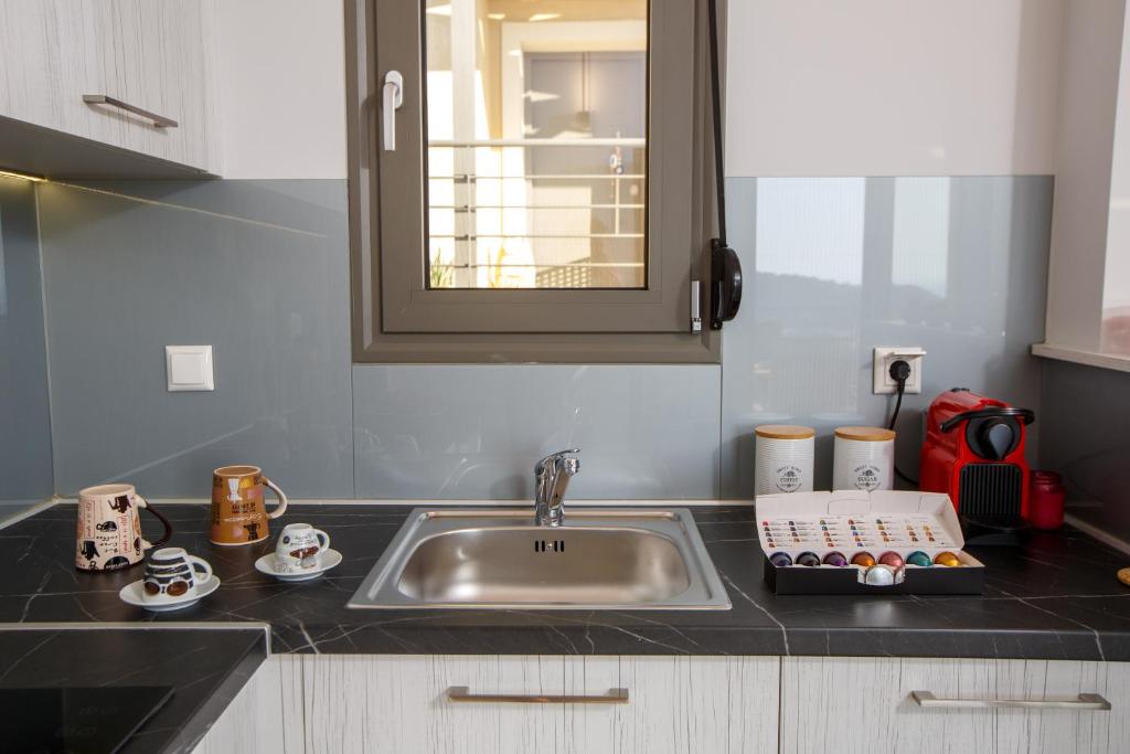 Kuchyňa alebo kuchynka v ubytovaní Théa boutique villas sivota II