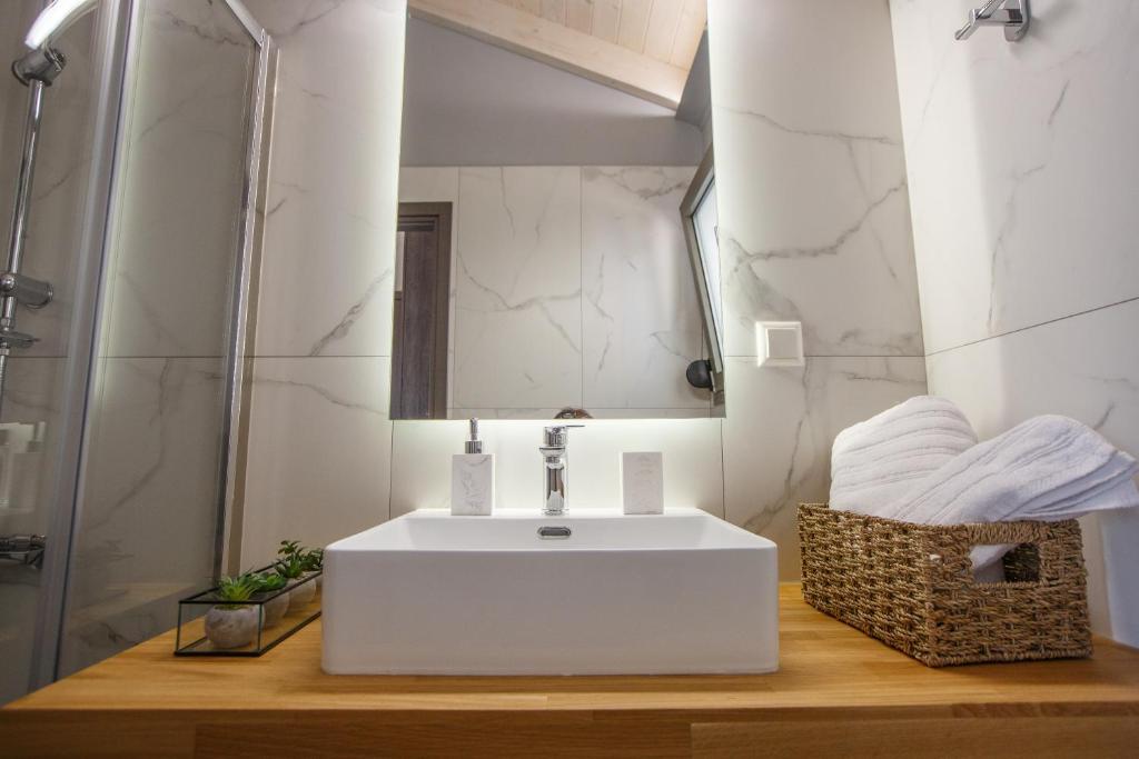 Kúpeľňa v ubytovaní Théa boutique villas sivota II