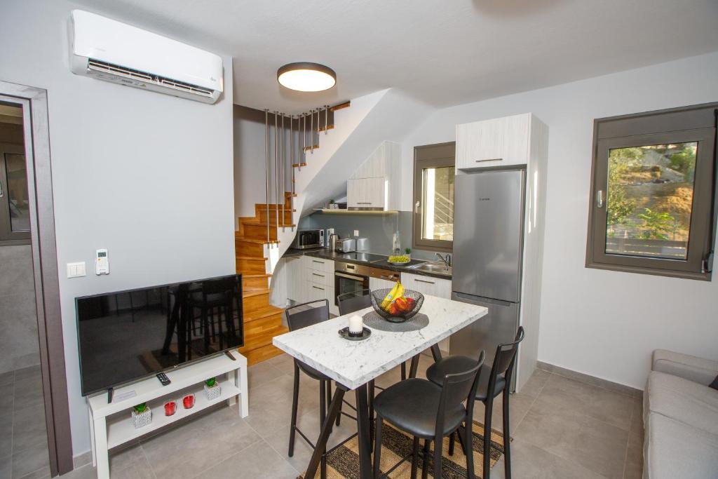 Kuchyňa alebo kuchynka v ubytovaní Théa boutique villas sivota II