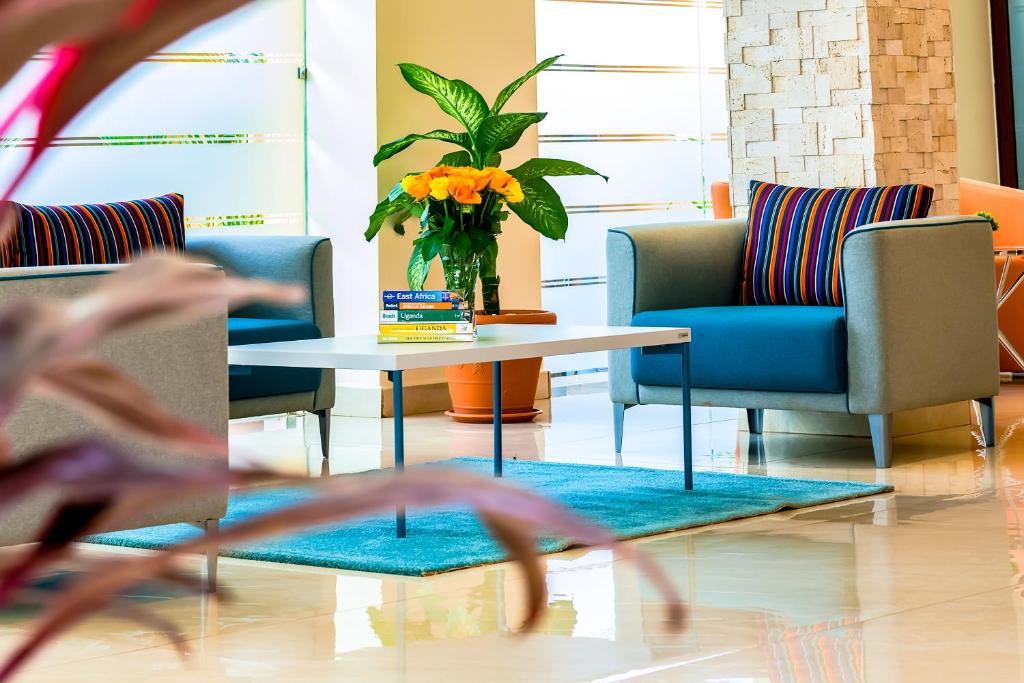 Posezení v ubytování Canary Hotel Kampala
