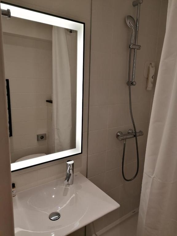 The Originals City Hôtel Bordeaux Porte du Bassin - Family Room