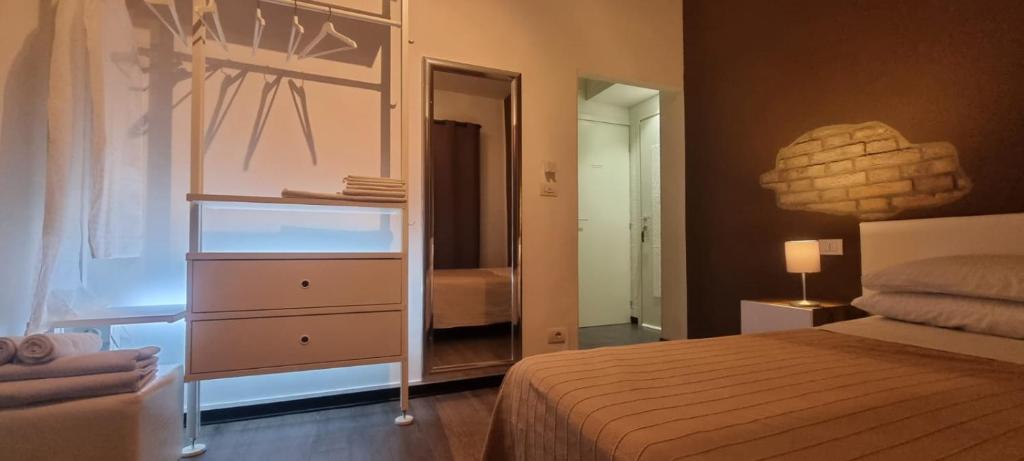 Ένα ή περισσότερα κρεβάτια σε δωμάτιο στο ForumGuestHouse Center Parking