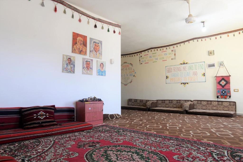 Posezení v ubytování Happy Bedouin House Petra
