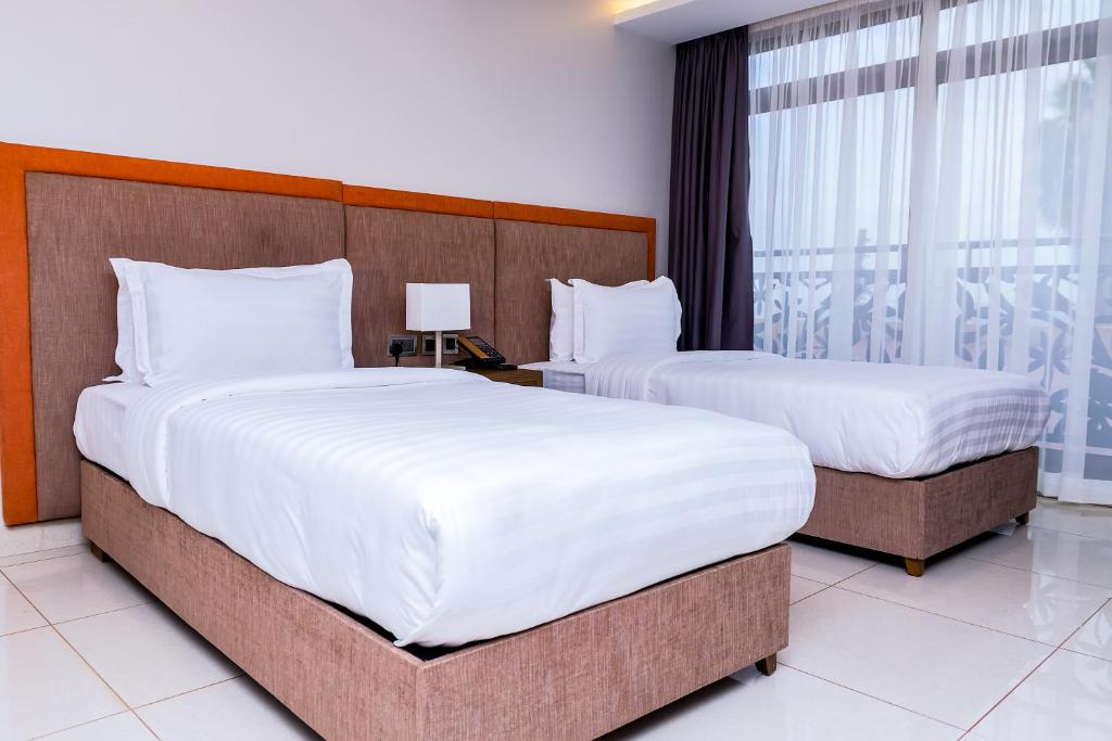 Postel nebo postele na pokoji v ubytování Canary Hotel Kampala
