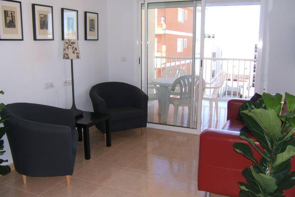 Penthouse 2 Bedroom Apartment with Rooftop Solarium and Parking - Housity