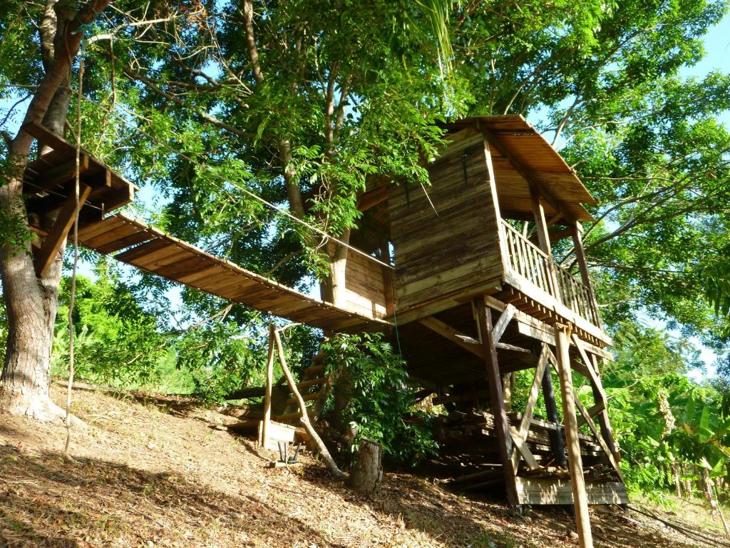 a tree house hanging from a tree at Les jardins de Cousinière in Vieux-Habitants