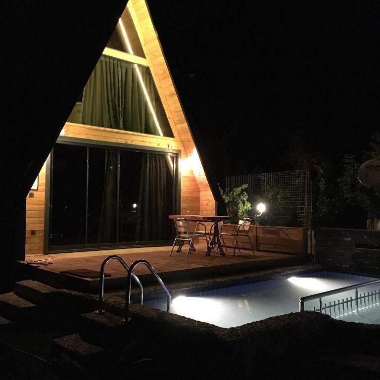 Kép Delightful Bungalow with Private Pool Surrounded by Nature in Fethiye szállásáról Pırnazban a galériában