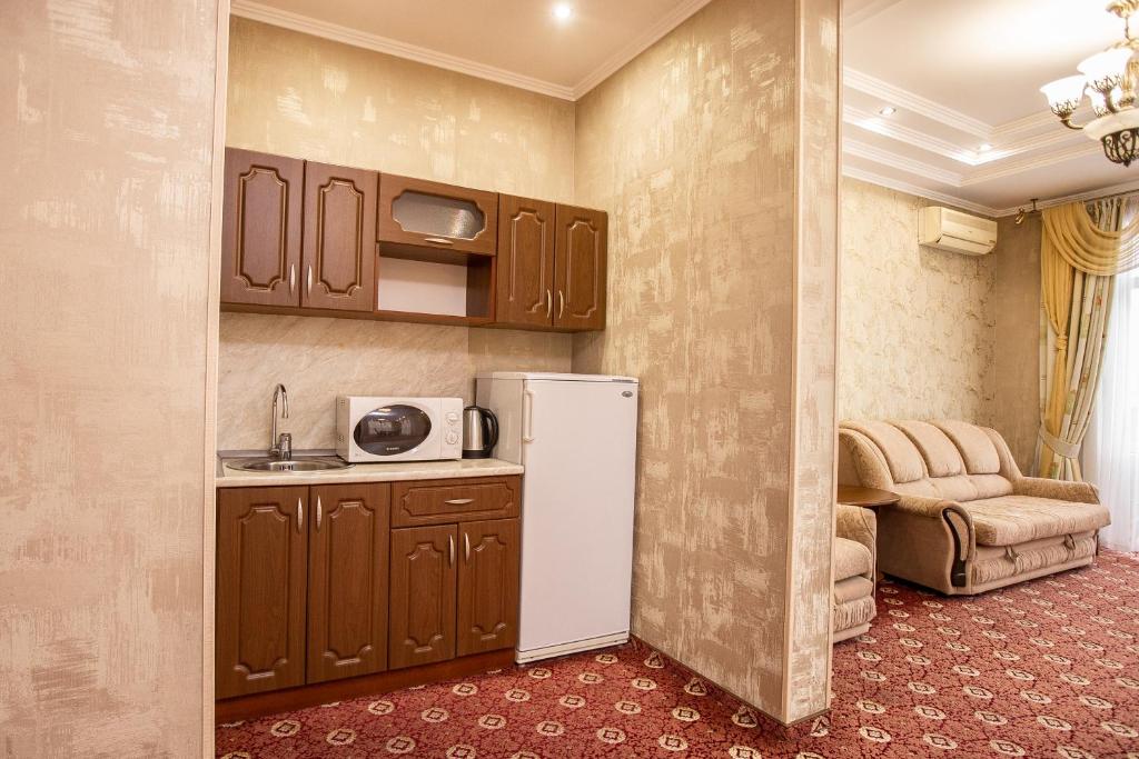 Kuchyň nebo kuchyňský kout v ubytování Almira Orion Group Hotel