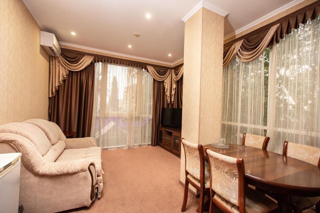 Posezení v ubytování Almira Orion Group Hotel