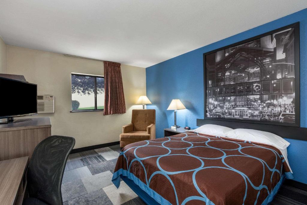 Postel nebo postele na pokoji v ubytování Super 8 by Wyndham Spokane Valley