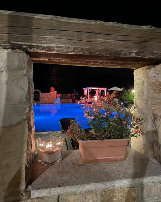 Bazén v ubytování Agriturismo La Dimora dei Cavalieri nebo v jeho okolí
