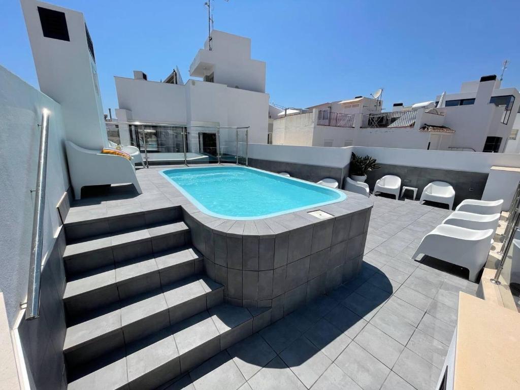 Bazén v ubytování Apartamento 1 Gran8Nerja nebo v jeho okolí