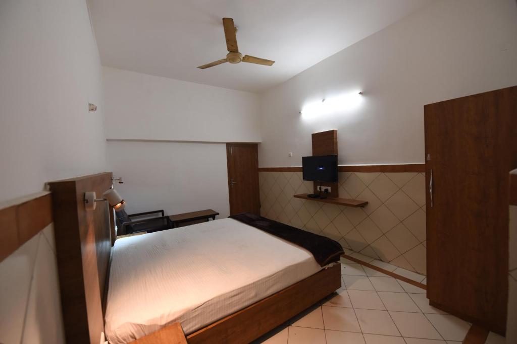 Hotel Mayur - Budget Double Room