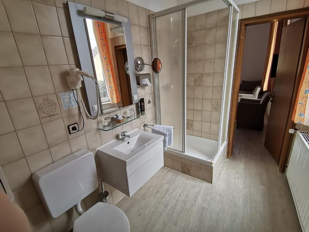 Koupelna v ubytování Hotel Kitzinger Hof an der B8