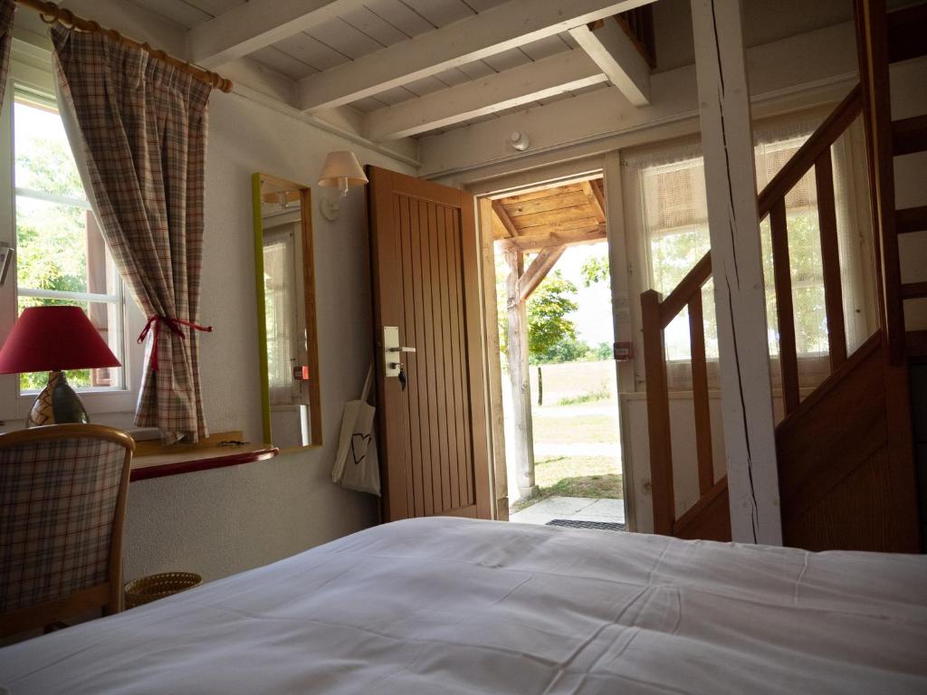 Postel nebo postele na pokoji v ubytování Les Loges de l'Ecomusée D'Alsace