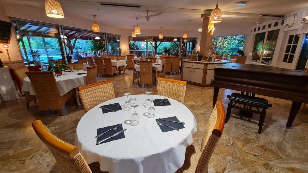 Restaurace v ubytování Hostellerie Saint Benoît