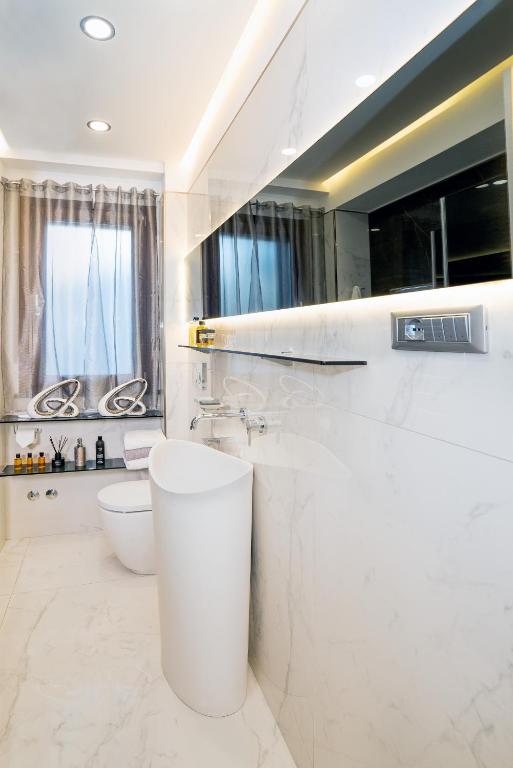 A bathroom at Luxury Beachfront Apartment Taormina Pool and Parking