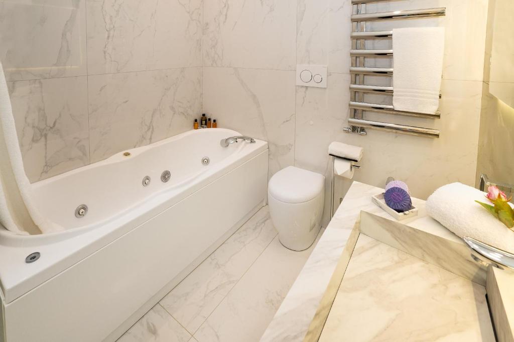 A bathroom at Luxury Beachfront Apartment Taormina Pool and Parking