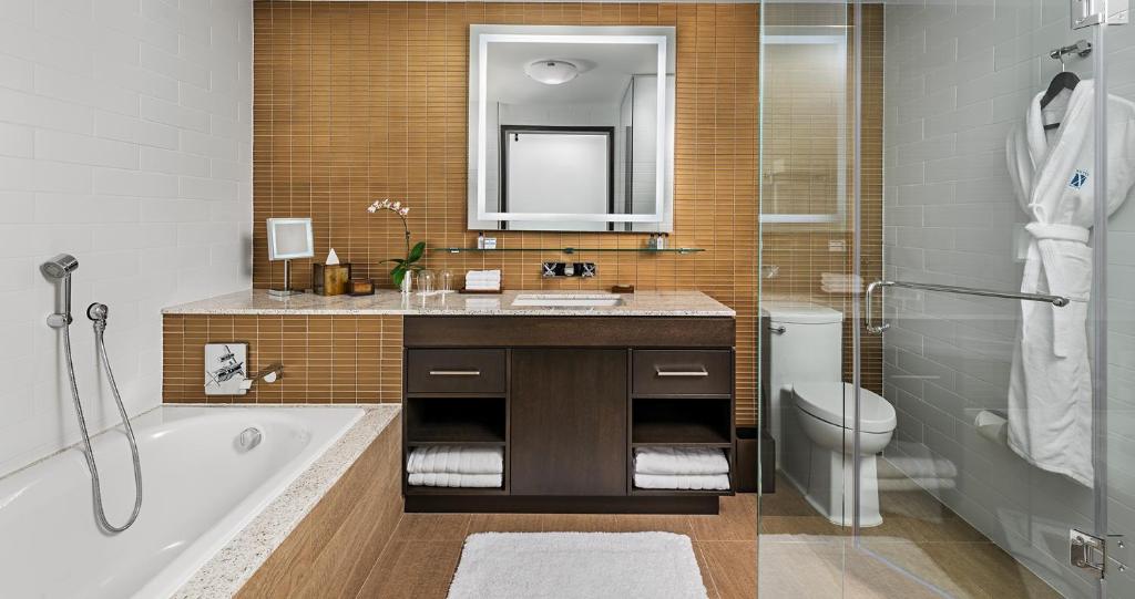 Hotel X Toronto, a Destination by Hyatt Hotel - Premium Due Queen
