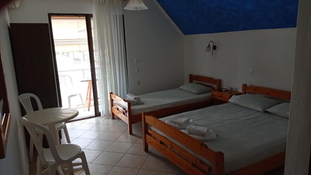 Giorgos Apartments Square - Triple Room