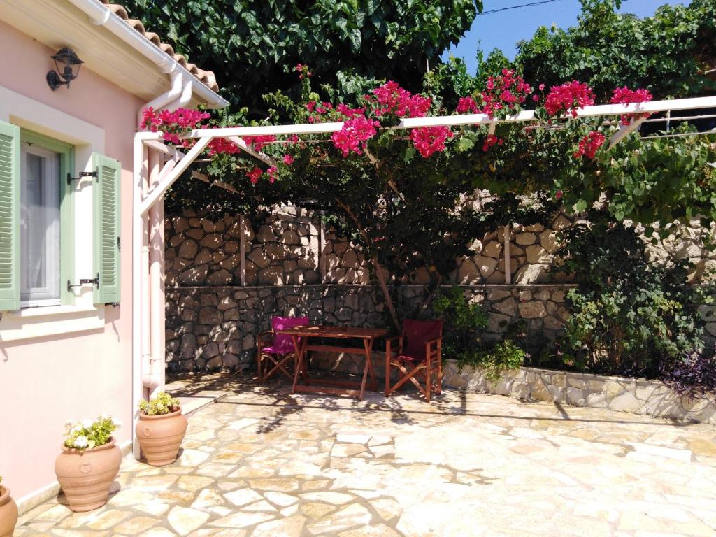 A garden outside Villa REGINA