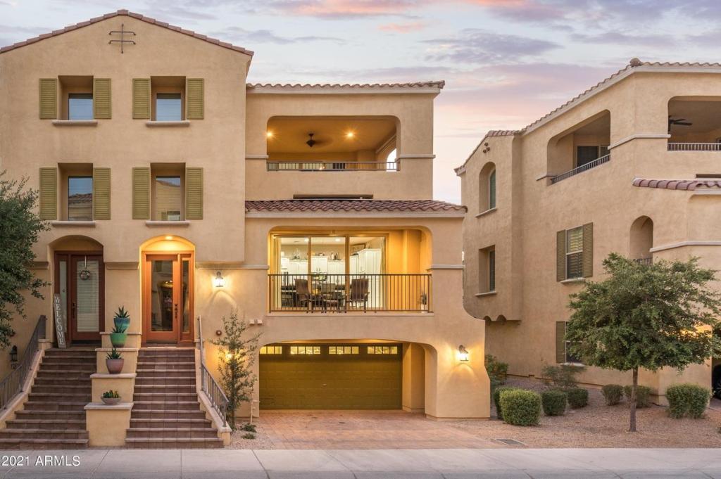 una representación de una casa con garaje en Villa Princess townhouse, en Scottsdale