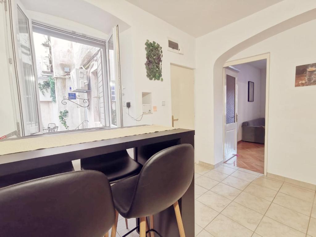Posezení v ubytování One bedroom apartment in the old town