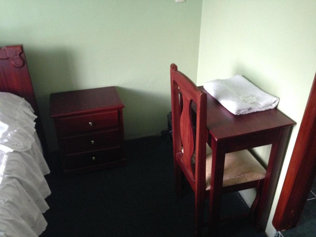 Postel nebo postele na pokoji v ubytování Hostal Los Lirios