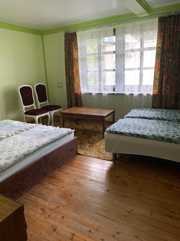 Guesthouse Svečiuose pas Gražina tesisinde bir odada yatak veya yataklar