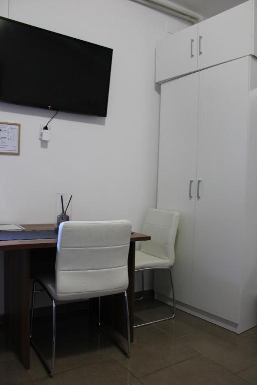 TV a/nebo společenská místnost v ubytování Studio apartman Hinko