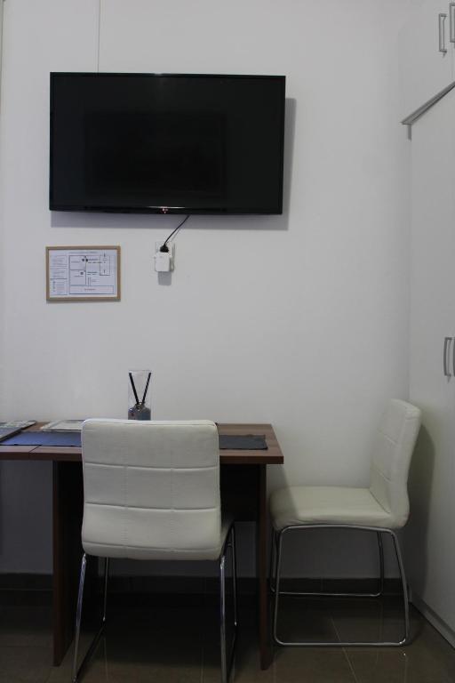 TV a/nebo společenská místnost v ubytování Studio apartman Hinko