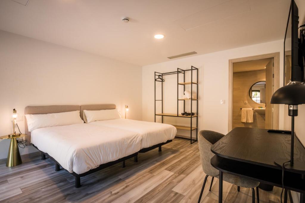 Hotel Pombal Rooms - 17