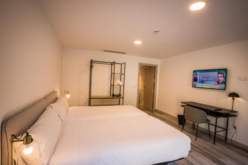 Hotel Pombal Rooms - 15