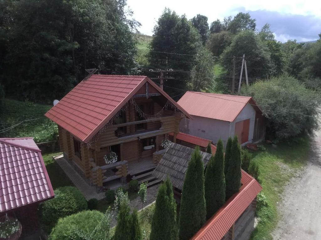 an overhead view of a house with a red roof at Затишний будиночок in Bukovets