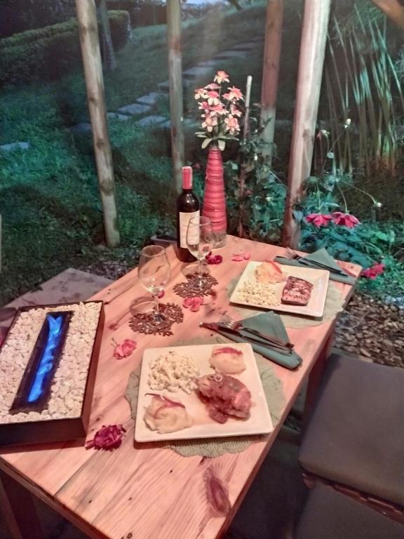Comida en o cerca de este camping