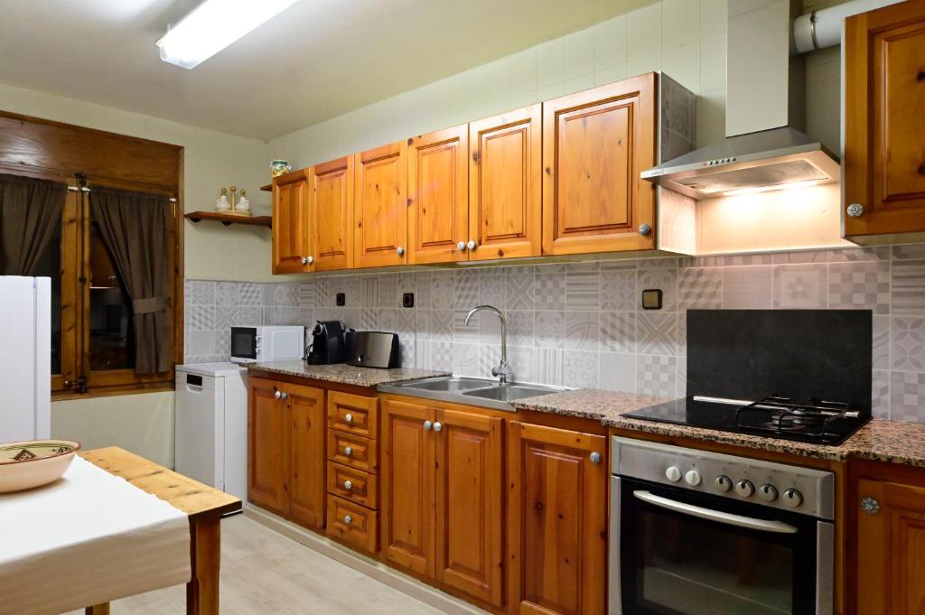 Kuchyň nebo kuchyňský kout v ubytování Casa Guineu