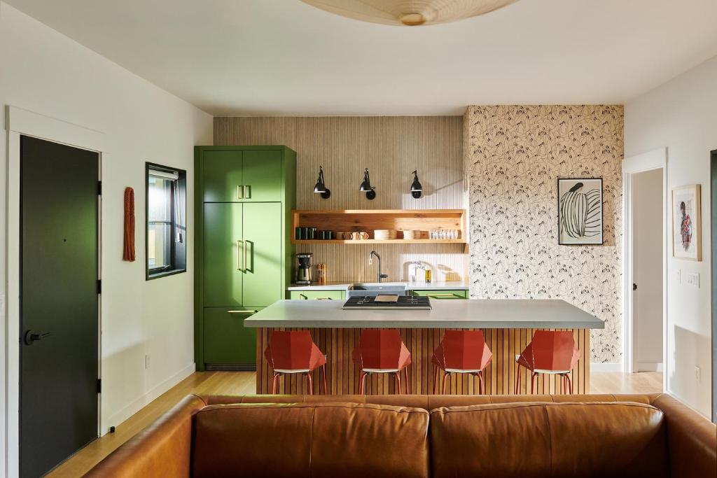 Kuchyň nebo kuchyňský kout v ubytování Woodstock Way Hotel