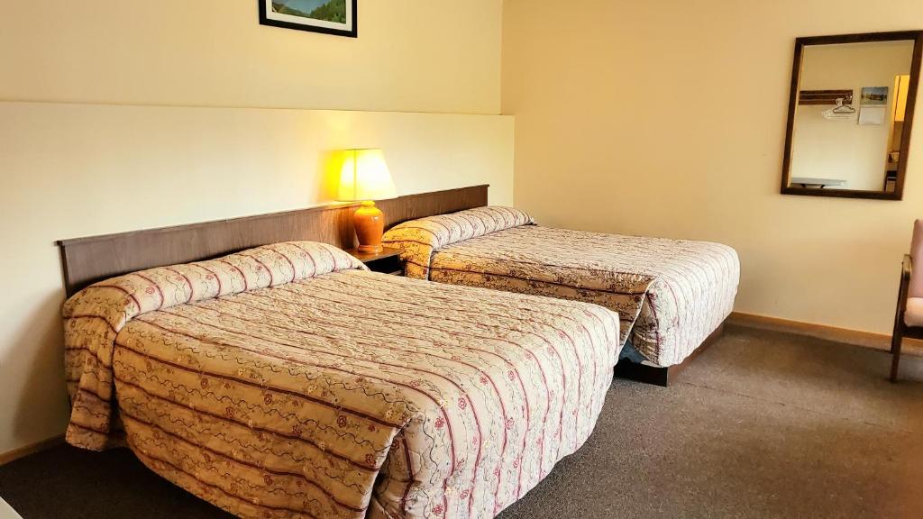 Postel nebo postele na pokoji v ubytování Sea Raven Motel
