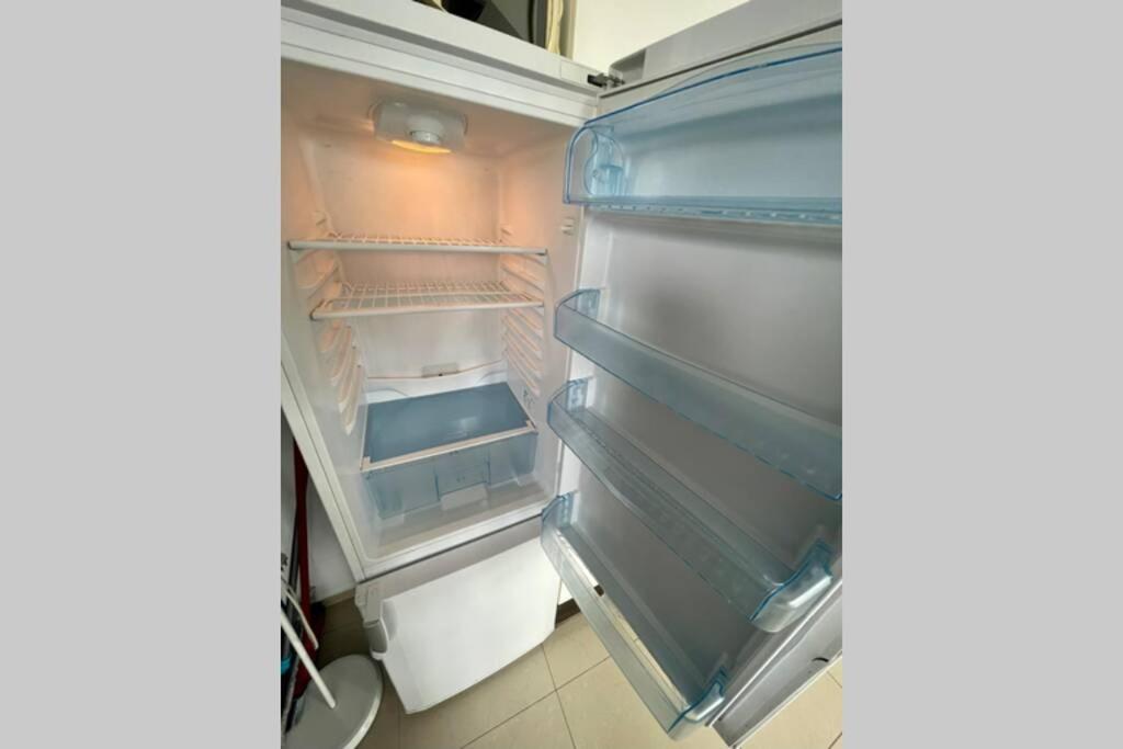 Fotografia z galérie ubytovania SAWA Apartment 2xMetro WiFi 500 Mbs 50’TV Netflix HBO AppleTV+ vo Varšave
