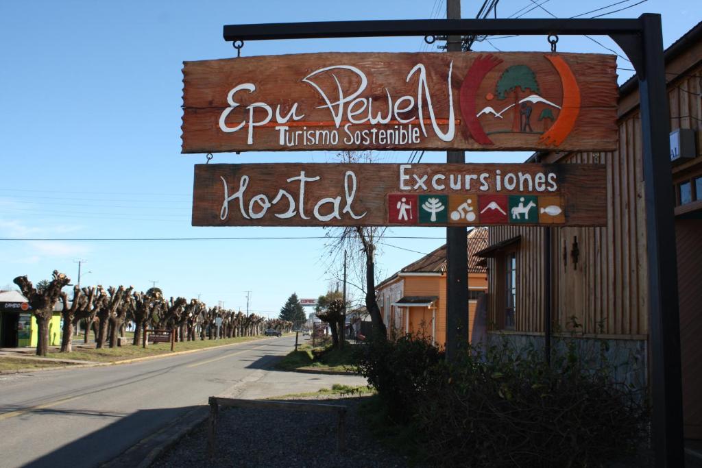 a sign for a hotel on the side of a road at Hostal Epu Pewen in Curacautín