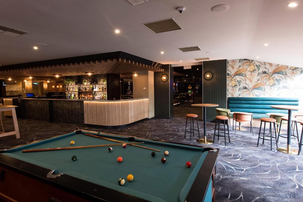 Biliár nebo kulečník v ubytování Links Hotel