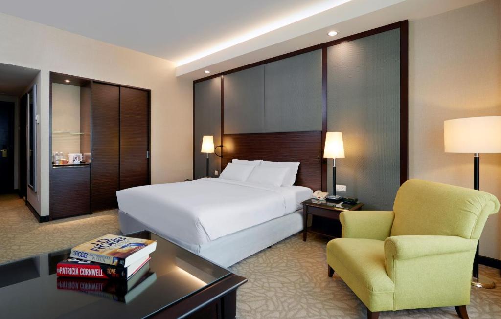 Postel nebo postele na pokoji v ubytování Eastin Hotel Kuala Lumpur
