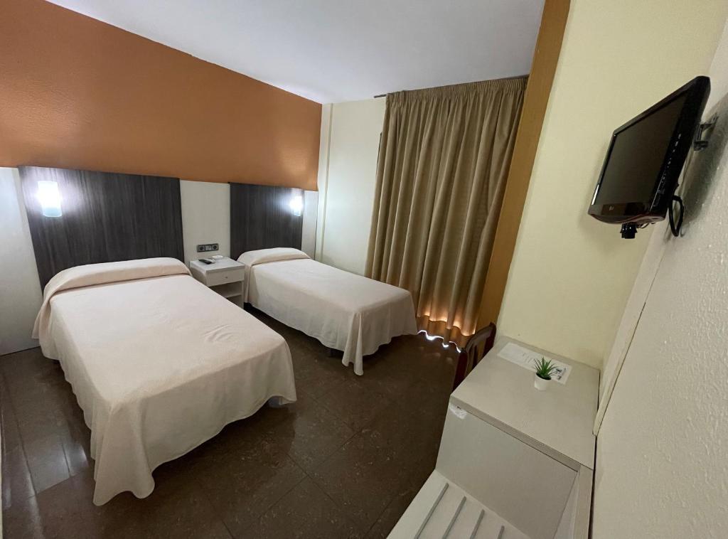 Giường trong phòng chung tại HOTEL MORELL