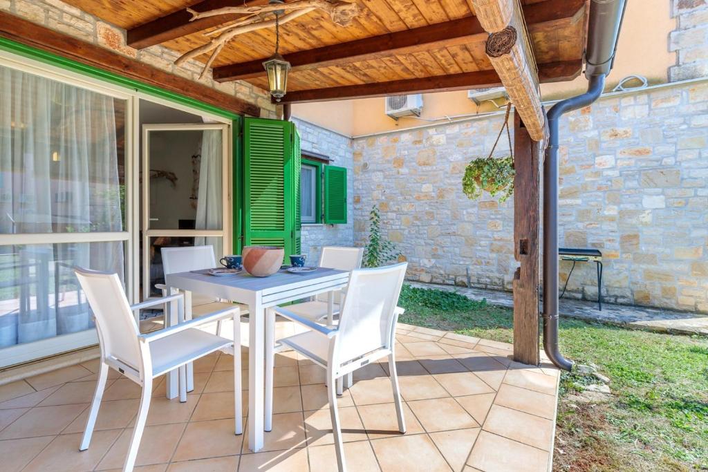 Patio nebo venkovní prostory v ubytování Apartment Rampin in Gedici