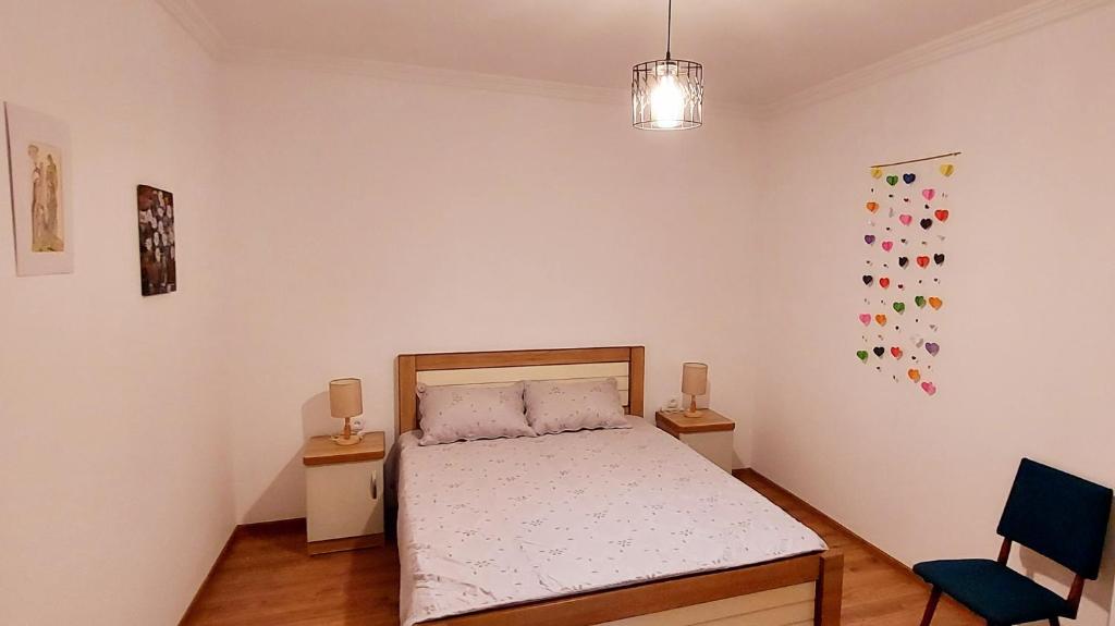 A bed or beds in a room at OldHouse