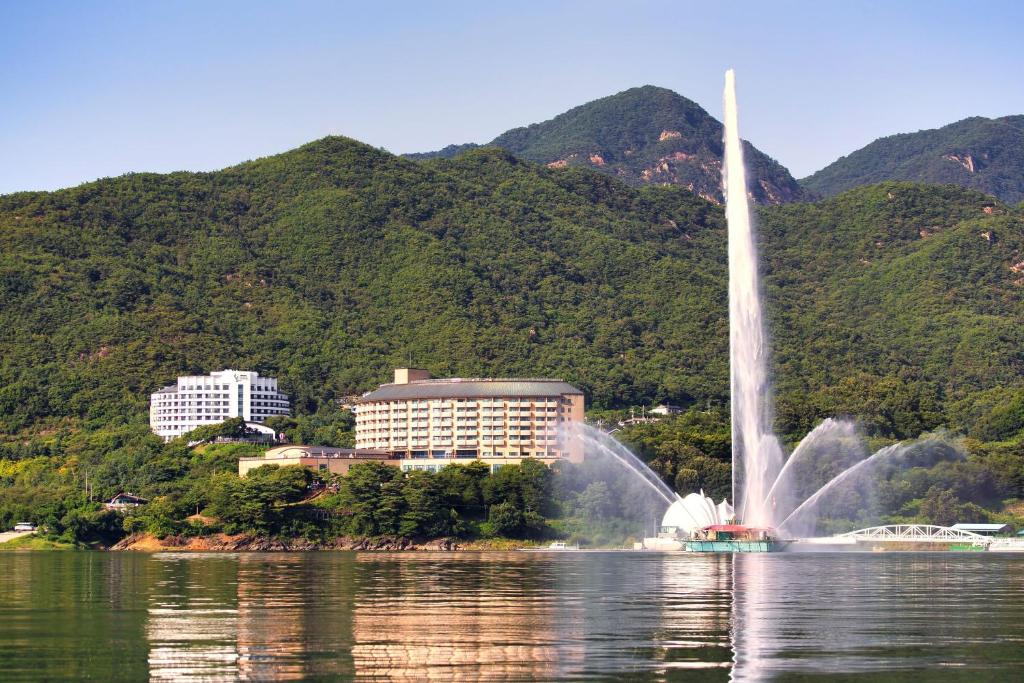 a fountain in the middle of a body of water at Cheongpung Resort in Jecheon