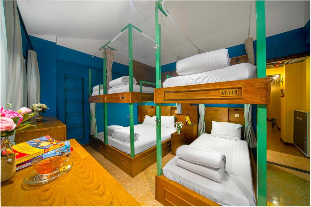 Postel nebo postele na pokoji v ubytování Little Charm Hanoi Hostel