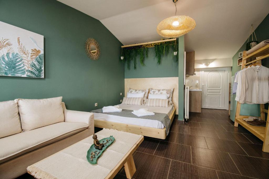 Postel nebo postele na pokoji v ubytování Boho Sea View Studio